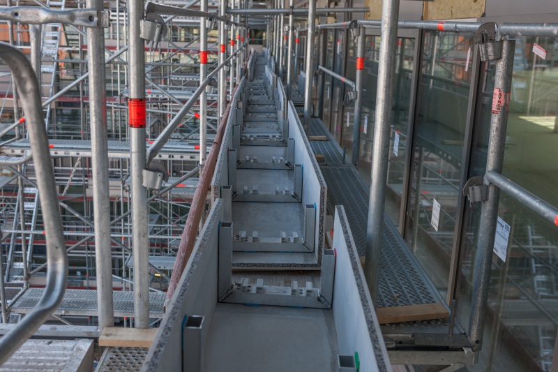 Fassade aus Stein und Holz - Metallbau