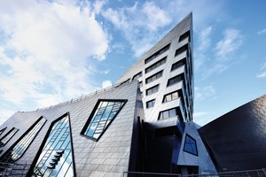  Das Zentralgebäude der Leuphana Universität trägt die Handschrift des Architekten Daniel Libeskind. 