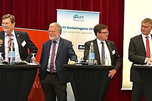  Auf dem VFF Podium ging es um die strategische Öffentlichkeitsarbeit für die Fenster-/Fassadenbranche: (v.l.) Ronny Meyer, Ulrich Tschorn, Axel Graf Bülow, Christoph Silber-Bonz, Detlef Timm und Thomas Drinkuth. 