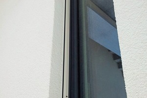  Vorsicht: Mit Einbau des Lüfters ändert sich die Position des gesamten Fensters und der Fensterbank um das betreffende Maß. 