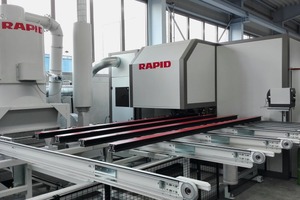  Der Metallbauer arbeitet in der Fertigung mit drei Maschinen von Rapid. 