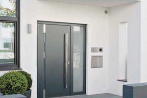  Ruku ist auf Türen und Tore aus Aluminium oder Holz spezialisiert ... 