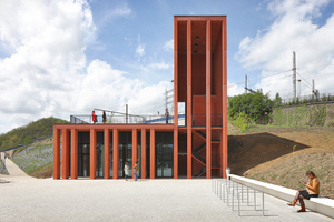  Mit einer begehbaren Dachterrasse und einem Turm vermittelt das neue Empfangsgebäude zwischen Ober- und Unterstadt. 