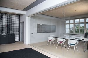  Das Architekturbüro Itten + Brechbühl in Basel hat sich von Lüchinger Glastrennwände einbauen lassen. 
