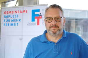  Elektromechanikermeister Detlef Raulf leitetet einen Verarbeitungsbetrieb für automatische Tür- und Torsysteme in Geisenhausen. 