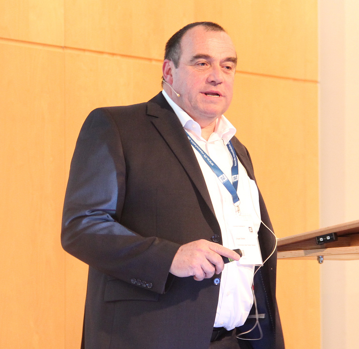 Schimmelpilz im Fensterfalz - Metallbau