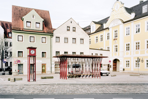  Das Warte Haus: Die Haltestelle am Bismarckplatz in Landshut. 