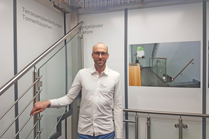  Stefan Brosche, Geschäftsführer Mattern &amp; Co in Augsburg, stellt auf der IHM klassischen Metallbau aus wie Geländer und Handläufe. 