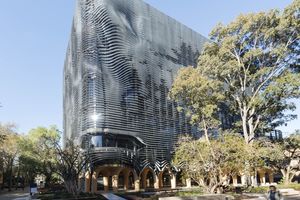  Den Global Galvanizing "Award Industrie" erhielt die feuerverzinkte Stahlfassade der Universität Melbourne. 