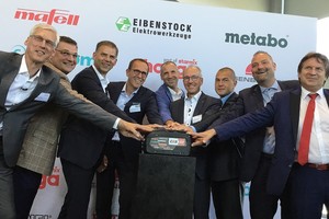  v.l.: Klaus Dietz, Bereichsleiter Technik bei Electrostar (Starmix); Ingo Steinel, Geschäftsführer Steinel; Matthias Krauss, Geschäftsführer Mafell; Dr. Christian Heine, Geschäftsführer Rothenberger; Horst W. Garbrecht, Geschäftsführer Metabo; Stefan Sander, Geschäftsführer Haaga; Hendrik Kreutel, Geschäftsführer Eibenstock; Alexander Essing, Geschäftsführer Collomix und Gerd Eisenblätter, Geschäftsführer Eisenblätter. 