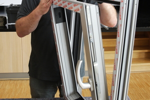  Das Fenster ist fertig, der Flügel lässt sich öffnen und hält dem Funktionstest von Sven Dreyer stand. 
