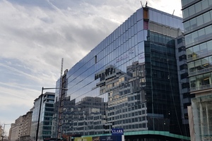  Architekten und Metallbauer entwickelten die einzigartige Glas-Kupfer-Fassade speziell für das Midtown Center in Washington D.C.  