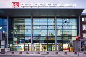  Eine moderne Glasfassade in Kombination mit gemauertem Altbau lässt den Hauptbahnhof in neuem Glanz erstrahlen. 