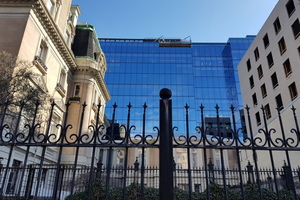  Die Modernisierung des Midtown Centers New York mit einer Glas-Kupfer-Fassade an einem öffentlichen Platz mitten in Washington D.C. will an die regionale traditionelle Bauweise anknüpfen. 