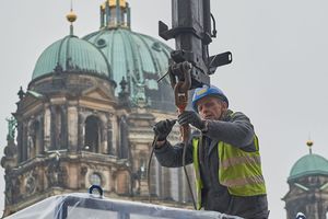  Mera Fassadenbau aus Merseburg hatte den Zuschlag für den Bau und die Montage der 2.000 Kastenfenster erhalten. 