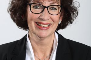  Andrea Banning berichtet über das Renovierungsset von Fuhr. 