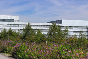  Den Deutschen Fassadenpreis 2018 erhielt das Projekt Folkwang Universität der Künste in Essen. Die VHF-Fassade hat Schraag/Fassaden ausgeführt. 