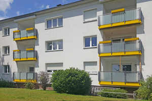  Nach Erneuerung mit dem Easy-Balkon-System 2-in-1mit Alu-Glasgeländer. 