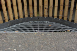  Die Elemente der Gitterrost-Welle des Parkhauses haben folgende Maße: Tragstab 30x3 und Maschenteilung 34x38. 