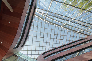  In this way, a curve was eventually reproduced with a polygon – the individual surfaces of the roof-glass-elements are flat.  