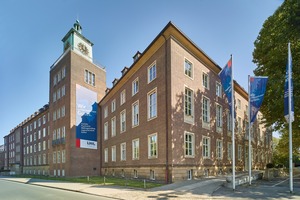  Das Landeshaus des LWL am Freiherr-vom-Stein-Platz 1, Münster. Im soeben fertig gestellten Bauabschnitt wurde (unter anderem) der komplette Uhrenturm mit neuen Fenstern ausgestattet.  