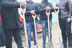  Bei der Grundsteinlegung v. l.: GF Peter Müsing, Bauleiter Eric Carstensen, GF Sven Müsing,    Projektleiter Carsten Witschel. 