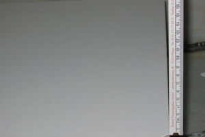  Sika Unitherm Platinum entwickelt sich bei einem Brand in eine zentimeterdicke, isolierende Schaumschicht. (links: vorher; rechts: nachher). 