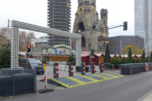  Absicherung des Weihnachtsmarktes 2018 am Berliner Breitscheidplatz: mobile Anti-Terror-Barrieren. 