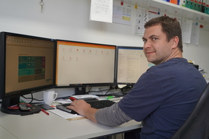  <div class="bildtext">Metallbautechniker Thomas Wünscher wird künftig als Systemadministrator für MES fungieren.</div> 