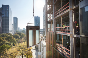  FKN produzierte für den Frankfurter Marienturm Fassadenelemente und 4.293 Drehfensterflügel.  