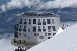  Unempfindlich gegenüber UV-Strahlung und korrosionsbeständig empfehlen sich Edelstahlhüllen für Hütten im Hochgebirge. 