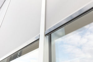  Der Fixscreen Minimal Curtain Wall 50 ist ein Textil-Sonnenschutzsystem für Vorhangfassaden.  