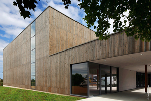  Für die tragenden Konstruktionsteile des Gebäudes wurden Beton und Holz aus der Bretagne verwendet. 