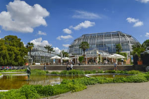  Das Tropenhaus im Botanischen garten Berlin-Dahlem ist ein eindrucksvolles Bauwerk mit hohen Ansprüchen an die Isolierglastechnik. 