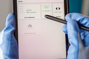  Mit der App i-record kann der Monteur die Automatiktür parametrieren und warten. 