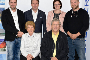  Unternehmerfamilie Wilhelmer: v.l. Christian Wilhelmer, Andreas Wilhelmer, Heidi Wilhelmer, Stefan Leitner, vorne: Burgi &amp; Arnold Wilhelmer. 