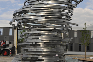  Von Thomas Leu: Die Skulptur ‘Take-off’ für den Neubau der Bundespolizei-Fliegerstaffel Süd in Oberschleißheim.  