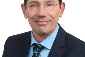  Dr. Siegfried Hummelsberger, Schulleiter an der Technikerschule München. 