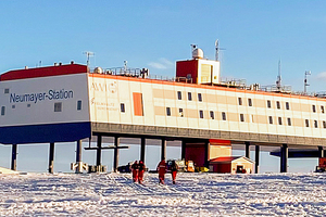  Buchele realisierte zwei Sonderkonstruktionen für die Polarforschungsstation Neumayer-Station III des Alfred-Wegener-Instituts, Helmholtz-Zentrum für Polar- und Meeresforschung in der Antarktis. 