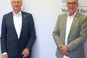 Stabsübergabe von Detlef Timm (l) an den neuen VFF-Präsidenten Helmut Meeth. 