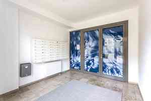  Brandschutztüren mit Himmelsmotiven der Künstlerin Julia Bornefeld digital bedruckt.  
