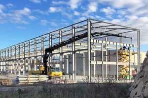  Im Hallenbau üblich: Betriebe bieten mit einem externen Statiker alles aus einer Hand und kommunzieren nach außen ein internes Statikbüro. 