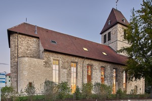  Am 19. Juli 2020 wurde die Evangelische Johanneskirche wieder eröffnet. Der Kirchenraum wurde für die runf Hundert praktizierenden Gläubigen verkleinert. 