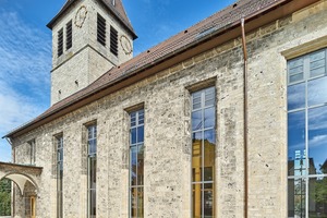  Die Johanneskirche wurde in den 1950er-Jahren erbaut, die ursprünglich 2,50 m hohen Fenster messen nun fast 8 m.  