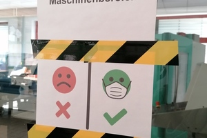  Am BFM machen Warnschilder an der Tür zum Maschinenraum auf die Hygieneregeln aufmerksam. 