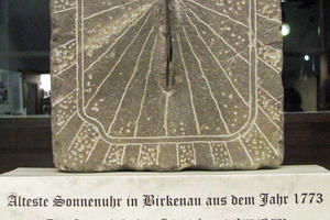  Die Gebetssonnenuhr aus dem Jahr 1773 ist in Birkenau zu sehen. 