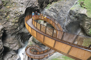  Die Treppenanlage „Helix“ erschließt das Naturdenkmal Liechtensteinklamm bei Salzburg. 