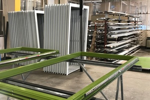  12 Mitarbeiter produzieren bei Metallbau Büthe &amp; de Wall in Schortens auf ca. 1.600 Quadratmetern vor allem Fenster, Türen und Fassaden. 