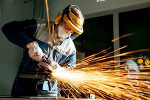  Beim Schleifen kommt es auf eine hochwertige und langlebige Persönliche Schutzausrüstung an. 