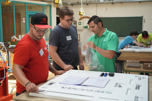  Die Schweizer Branche achtet sehr auf die Ausbildung möglichst vieler Lehrlinge, damit es künftig ausreichend Fachkräfte gibt. 